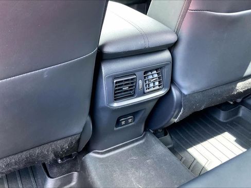 Used 2020 Toyota RAV4 XLE Premium FWD image 33