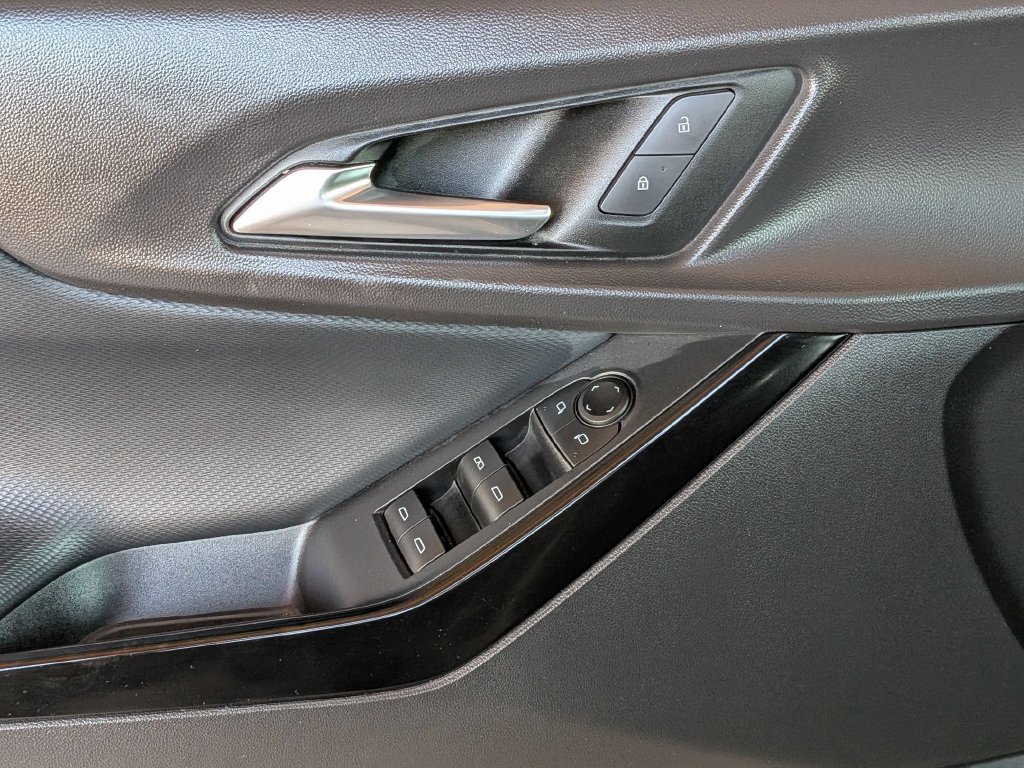 Used 2025 Chevrolet Equinox LT AWD/4WD image 13