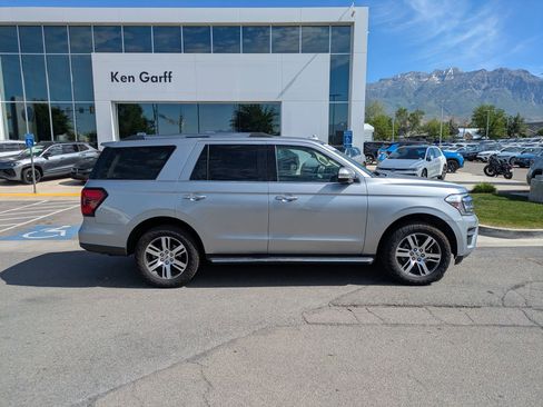 Used 2023 Ford Expedition Limited AWD/4WD image 2