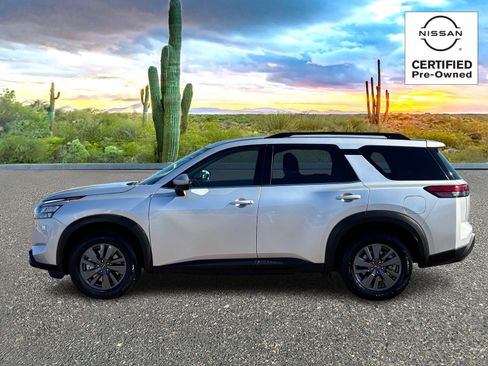 Certified 2024 Nissan Pathfinder SV image 3