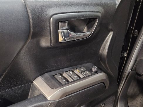 Used 2022 Toyota Tacoma Limited AWD/4WD image 21