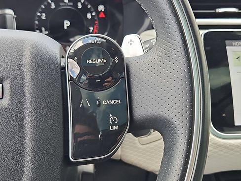 Used 2019 Land Rover Range Rover Velar R-Dynamic SE AWD/4WD image 24
