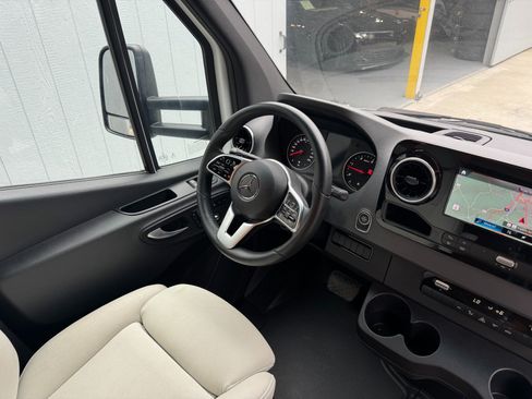 Used 2020 Mercedes-Benz Sprinter 3500 image 26