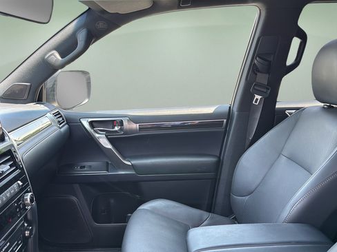 Used 2023 Lexus GX 460 Luxury w/ Sport Design Package AWD/4WD image 13