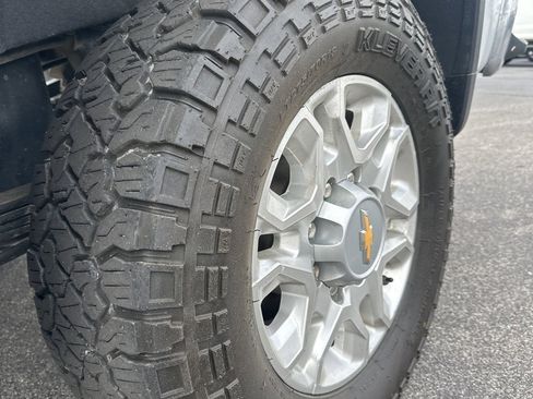 Used 2023 Chevrolet Silverado 2500 LT w/ Convenience Package image 5