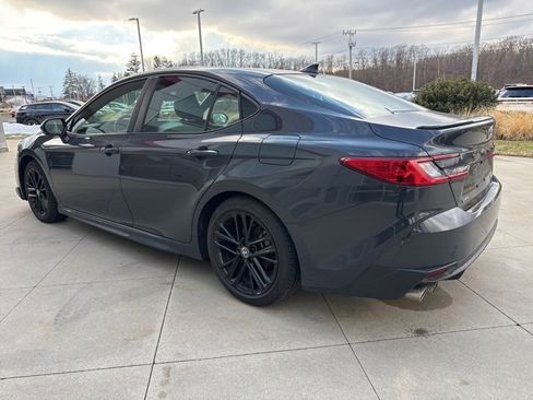 Used 2025 Toyota Camry SE image 5