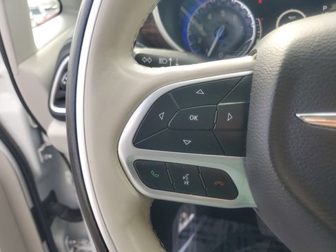Used 2021 Chrysler Pacifica Limited w/ Uconnect Theater Family Group AWD/4WD image 18
