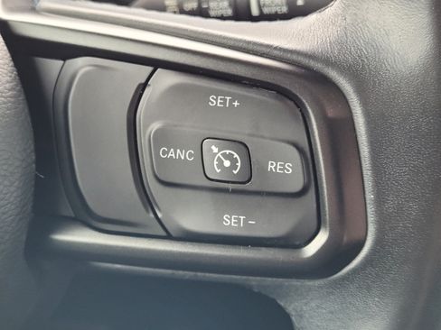 Used 2019 Jeep Wrangler Sport AWD/4WD image 13