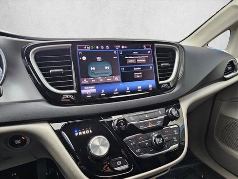 Used 2022 Chrysler Pacifica Touring-L image 24