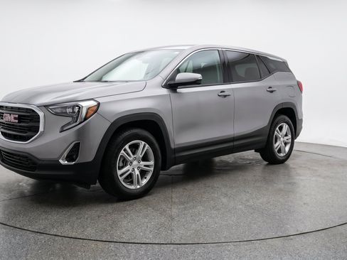 Used 2024 GMC Terrain SLE FWD image 3
