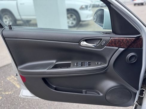 Used 2016 Chevrolet Impala LT image 9