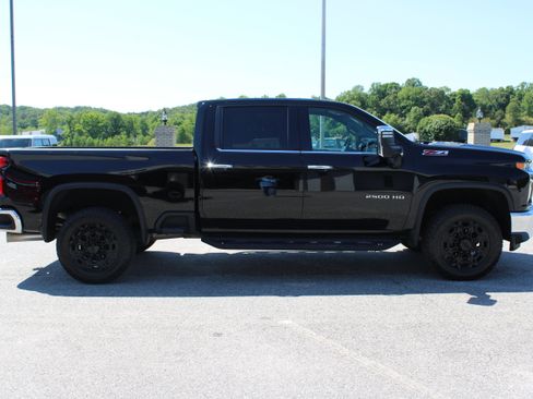 Used 2022 Chevrolet Silverado 2500 LTZ w/ LTZ Plus Package AWD/4WD image 5