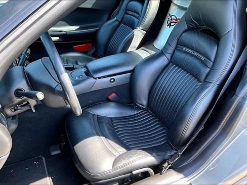 Used 2000 Chevrolet Corvette Convertible w/ Performance Handling Pkg RWD image 5