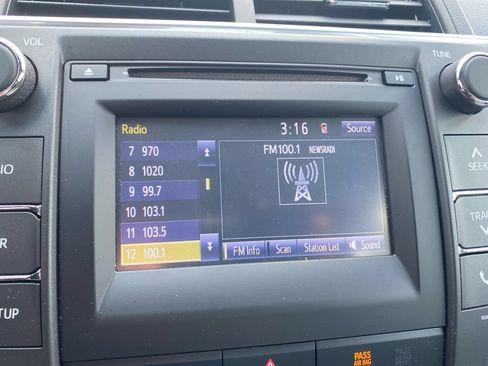 Used 2017 Toyota Camry SE FWD image 35