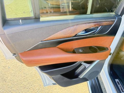 Used 2019 Cadillac Escalade Premium Luxury image 14