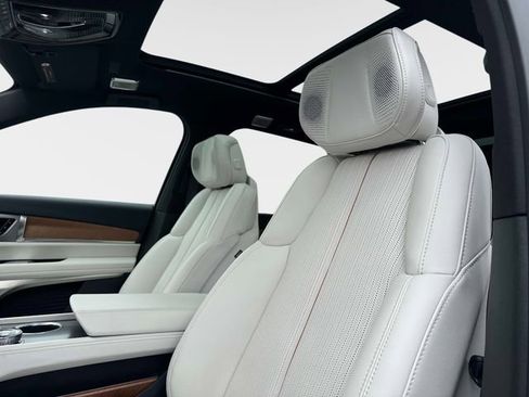 New 2026 Cadillac Vistiq Sport w/ LPO, Floor Liner Package image 20