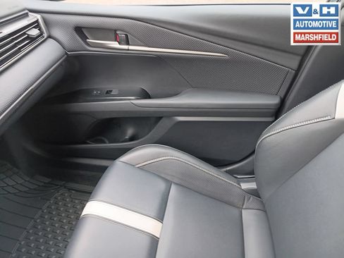 Used 2025 Toyota Camry SE FWD image 11