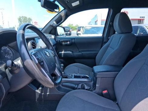 Used 2017 Toyota Tacoma TRD Sport w/ Tow Package (A/T) AWD/4WD image 17