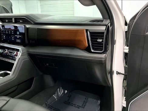 Used 2025 GMC Sierra 1500 Denali AWD/4WD image 19