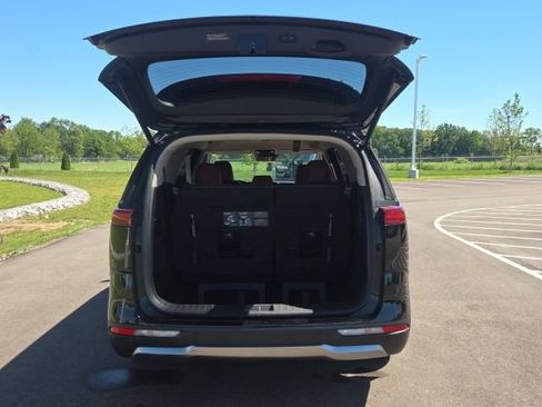 Used 2024 Kia Carnival SX FWD image 10