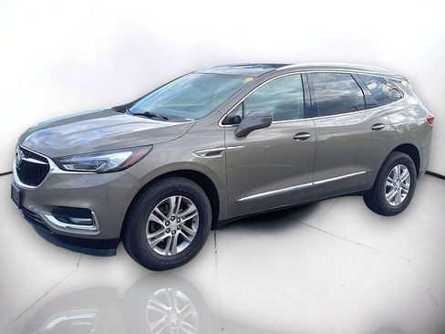 Used 2020 Buick Enclave Essence w/ Sound and Sites Package image 2
