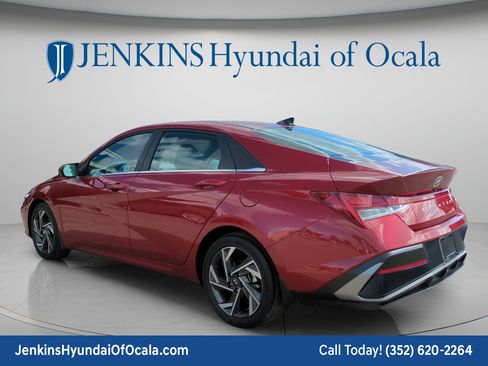 Used 2025 Hyundai Elantra SEL FWD image 5