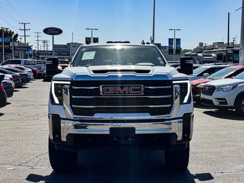 Used 2024 GMC Sierra 2500 SLE w/ SLE Convenience Package AWD/4WD image 2