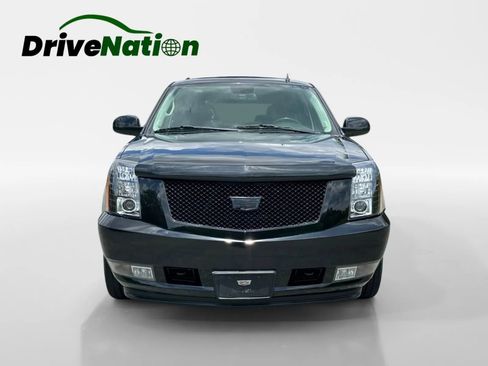 Used 2013 Cadillac Escalade Luxury AWD/4WD image 2