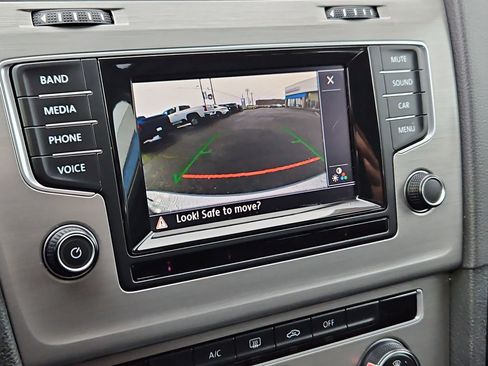 Used 2015 Volkswagen Golf TDI S image 20