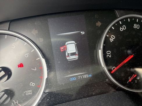 Used 2022 Toyota RAV4 XLE Premium FWD image 9