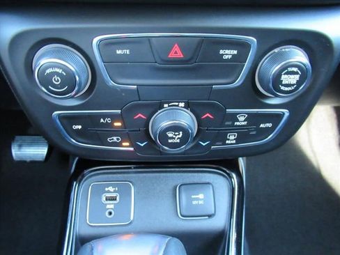 Used 2021 Jeep Compass Latitude FWD image 24