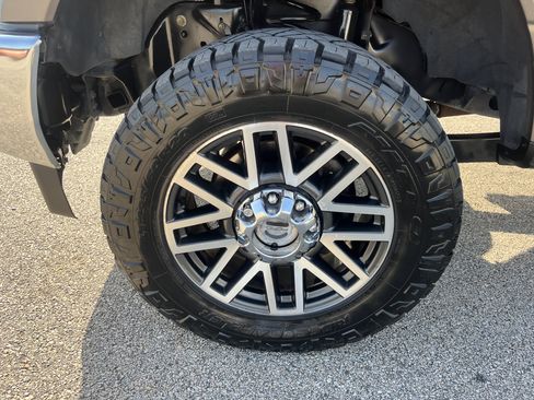 Used 2019 Ford F250 Lariat w/ Lariat Value Package AWD/4WD image 9