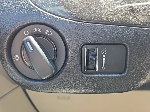 Used 2019 Dodge Grand Caravan SE FWD image 21