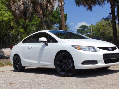 Used 2013 Honda Civic LX image 2