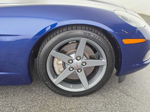 Used 2007 Chevrolet Corvette Coupe w/ Preferred Equipment Group RWD image 9