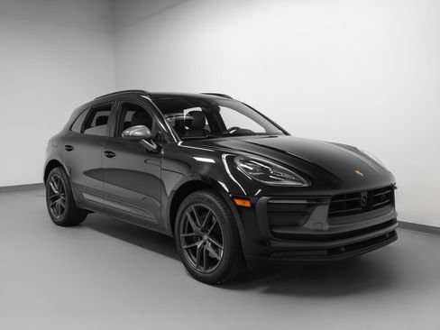 Certified 2023 Porsche Macan Turbo AWD/4WD image 10