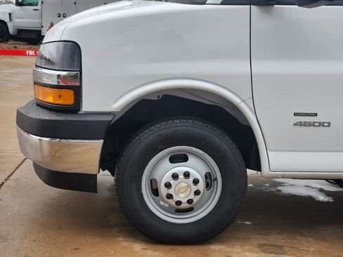 New 2025 Chevrolet Express 4500 w/ Power Convenience Package RWD image 14