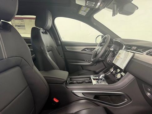 Used 2025 Jaguar F-PACE R-Dynamic S image 34