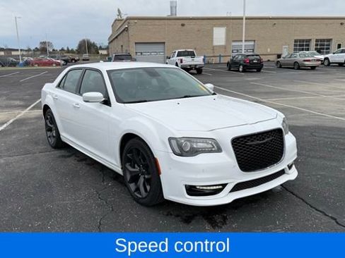 Used 2022 Chrysler 300 Touring L image 8