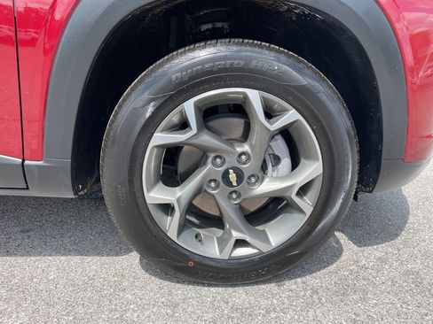 Used 2025 Chevrolet Trax LT w/ LT Convenience Package image 49