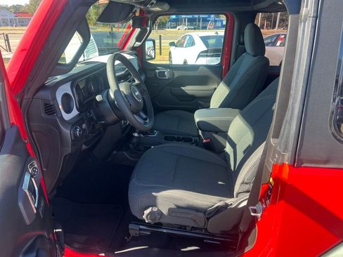 Used 2025 Jeep Wrangler Sport image 11