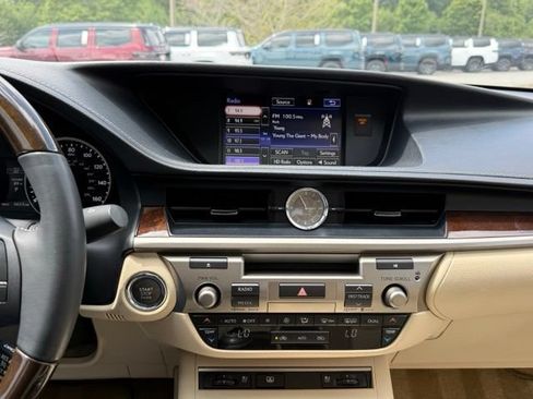 Used 2015 Lexus ES 350 w/ Luxury Package FWD image 18
