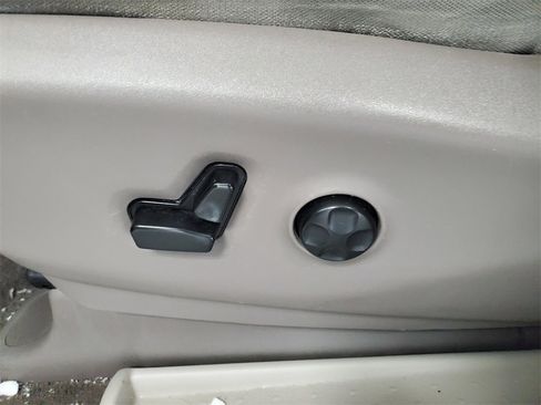 Used 2017 Chrysler Pacifica Touring image 6