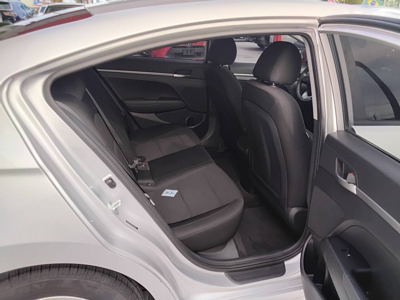 Used 2019 Hyundai Elantra SE w/ Cargo Package FWD image 7