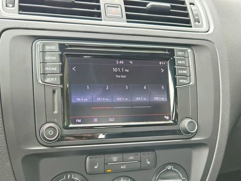 Used 2017 Volkswagen Jetta SE FWD image 25