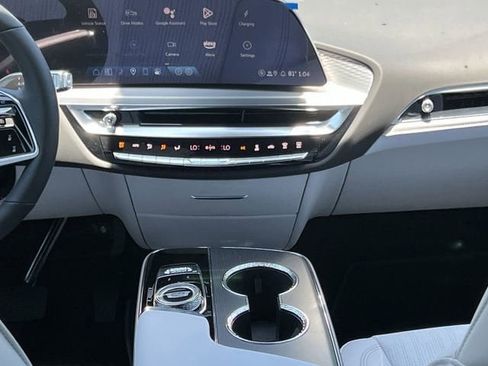 New 2025 Cadillac Lyriq Luxury image 15