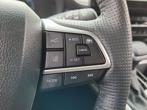 Used 2025 Toyota Sienna Platinum FWD image 23