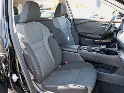 Used 2021 Nissan Rogue SV image 25