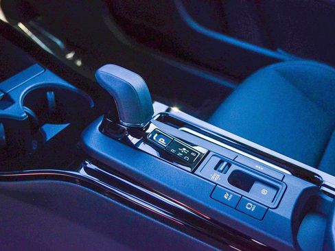 New 2026 Toyota Prius XLE FWD image 19