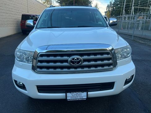 Used 2016 Toyota Sequoia Platinum image 2